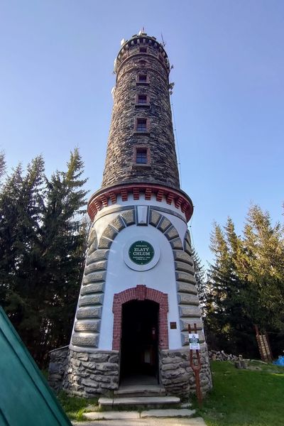 Vyhlídková věž na Zlatém Chlumu u města Jeseník. Zdroj foto: Rostislav Lyach