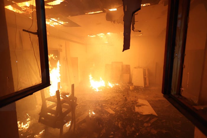 Požár po úderu blesku