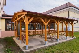 Hodiny ve venkovní učebně jsou příjemným zpestřením klasické výuky