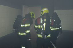 Požár bytu na českobudějovickém sídlišti skončil tragédií. Uvnitř vyhasl lidský život