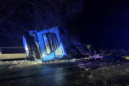 Doprava ve středních Čechách kolabuje: desítky nehod a zpožděné autobusy