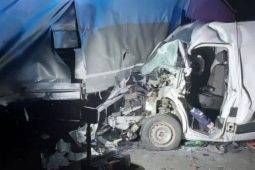 AKTUALIZOVÁNO: Tragická nehoda na D1 u Velké Bíteše. Řidič dodávky nepřežil srážku s kamionem