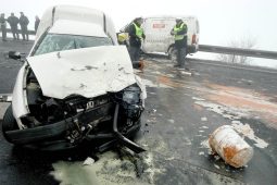 Rok 2025 na silnicích v kraji: méně nehod, více tragédií