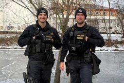 Pro mobil do ledu. Noční drama u Sázavy skončilo záchranou na poslední chvíli