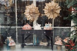 Vysokomýtský klub zve veřejnost na výstavu s názvem Hliněné kopečky