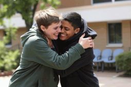 Školáci ve Znojmě se mezi sebou škrtili. Příčinou byla výzva na sociální síti 