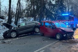 Hromadná nehoda zablokovala silnici u Hosova. Zranili se tři lidé