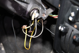 Chtěl nastartovat kabely, ale už to nestihl. Policisté jej přistihli