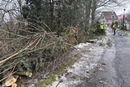 Jihlava zpevní svah nad ulicí Romana Havelky. Řidiče omezí částečná uzavírka