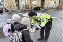 FOTO – Ranní spěch, děti u přechodů a červená, která svádí: Policisté hlídali bezpečnost v ulicích!