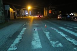 Mladý řidič na Jablonecku srazil chodkyni, nedal jí přednost na přechodu pro chodce