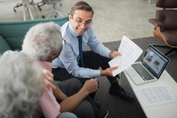 Vláda ponechá zpomalení růstu nových důchodů, předvolební sliby padly