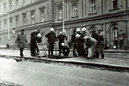 Před padesáti lety se na ulici Pekařská v Brně propadla vozovka. V jámě zůstal muž a jedna žena, kterou nikdy nenašli