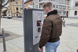 Konec papírových lístků: Přerov zavádí nový parkovací systém