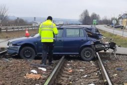 Střet vlaku s autem v Nesovicích: Řidička se zranila