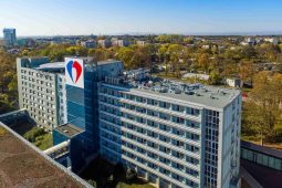 Stovky pacientů a roky praxe: kriminalisté prověřují implantace defibrilátorů ve Fakultní nemocnici Olomouc