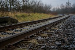 Tragédie v Jihlavě. Vlak srazil ženu, na místě zemřela